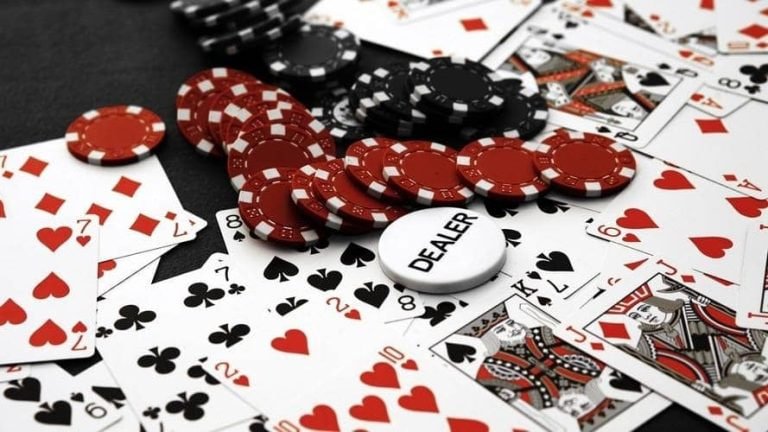 barmar8 slot reels နှင့် bonus symbols ပြသနေသော ဂိမ်းမျက်နှာပြင်